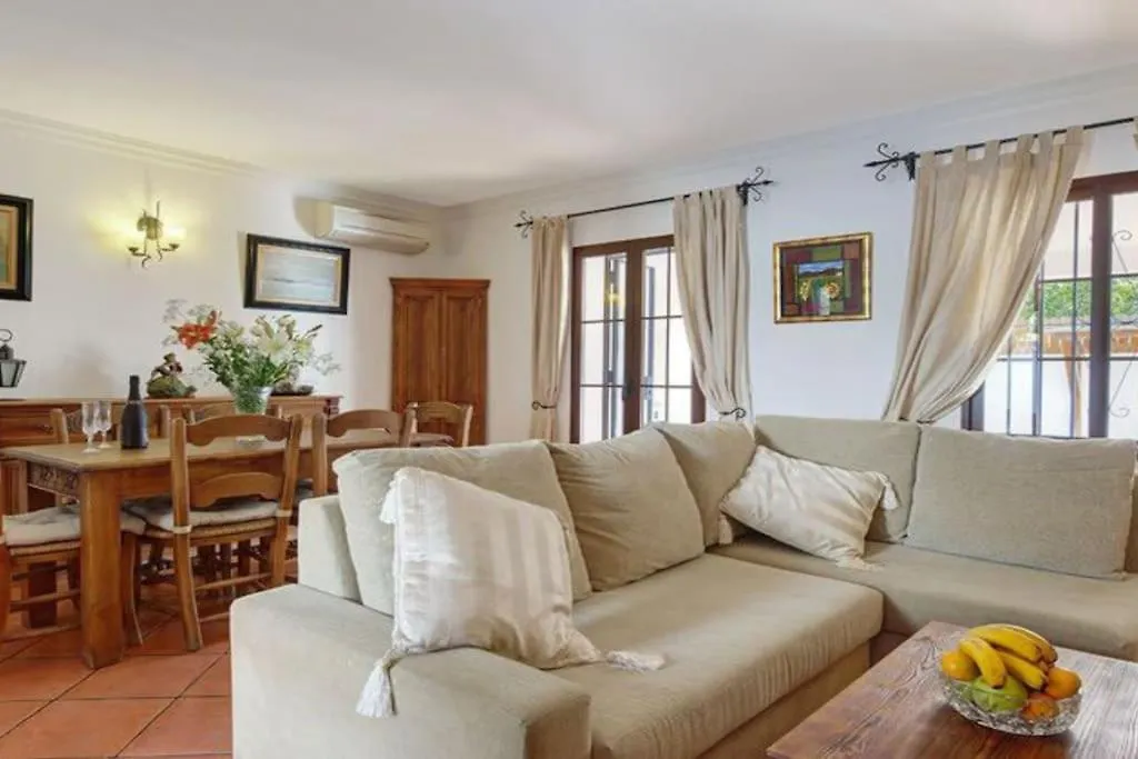 Bright 2 Bedroom Townhouse 푸엔히롤라 펜션