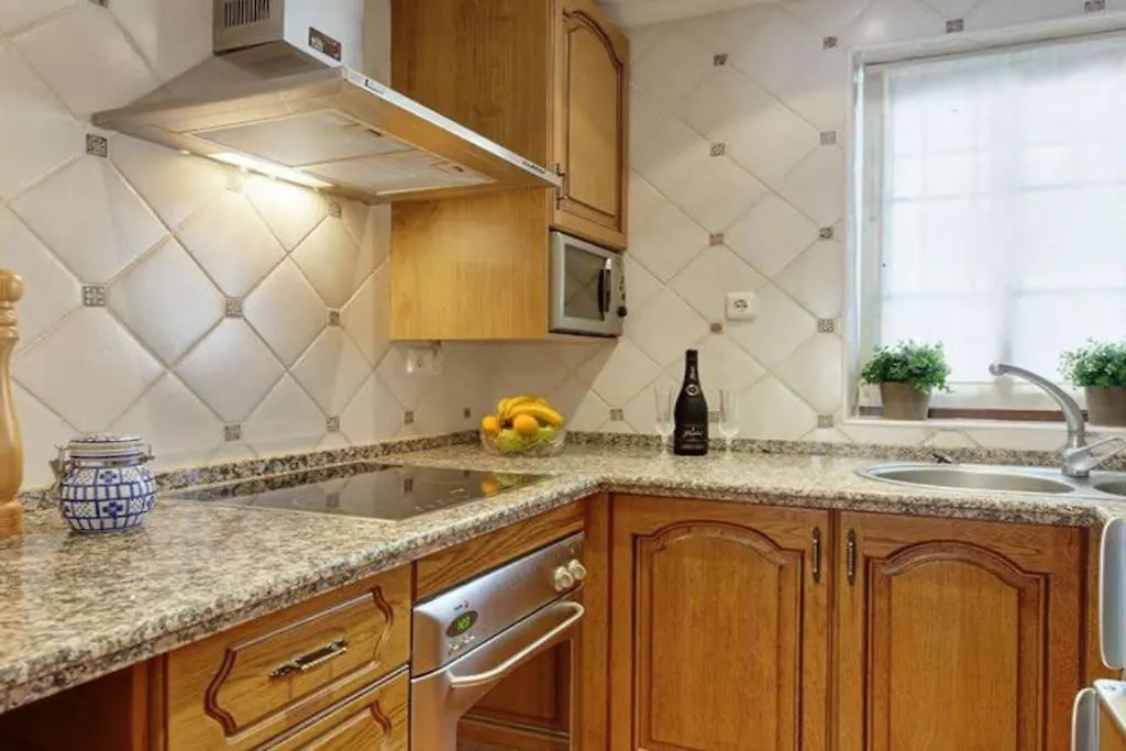 Bright 2 Bedroom Townhouse 푸엔히롤라